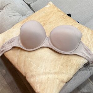 PINK Victoria's Secret Light Cream Bra